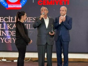 yilin basarili gazetecileri odulleri umit ozdal anisina verildi Asj8Nk5h.jpg